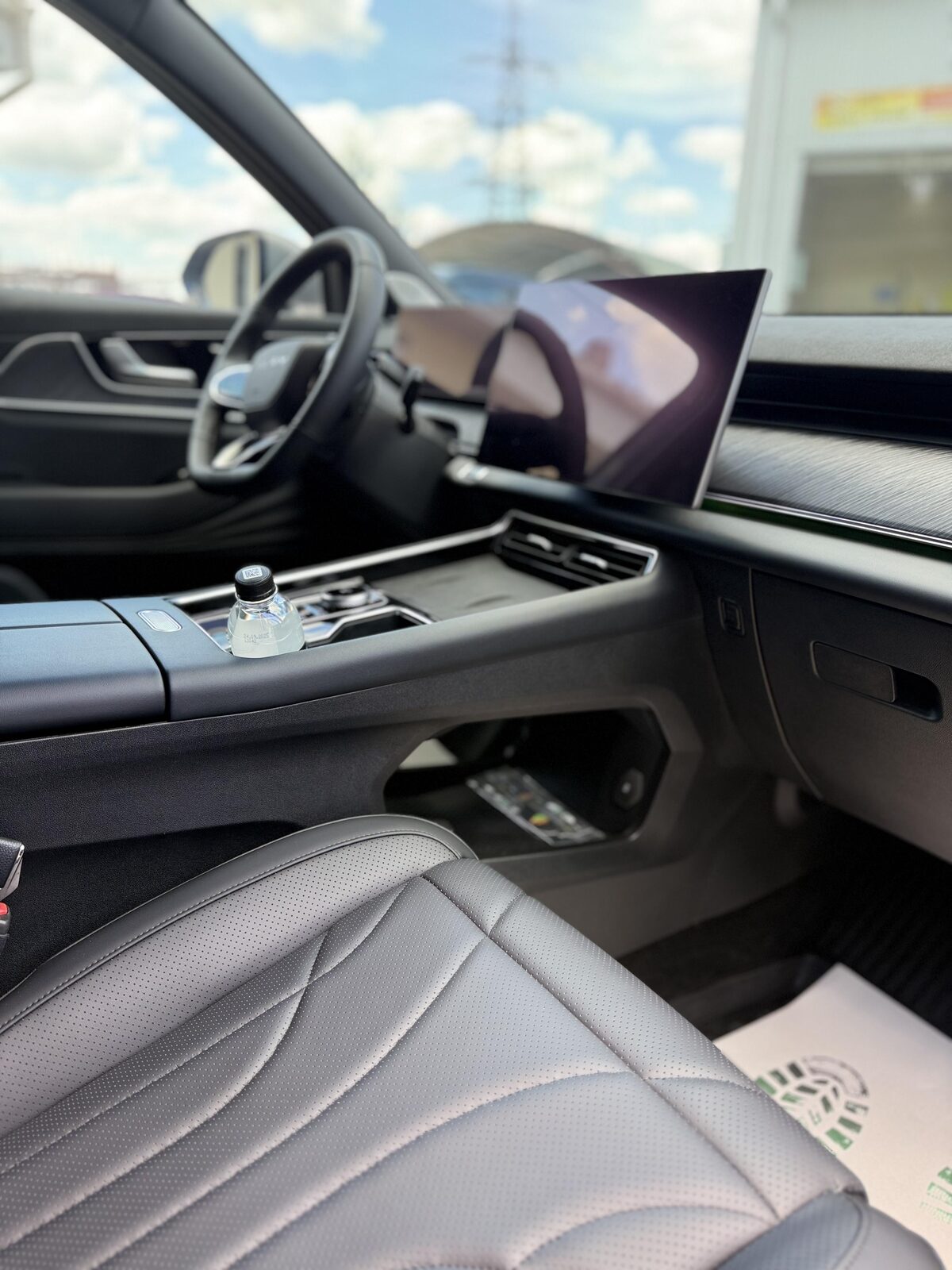 Chery Tiggo 9 — смена цвета в Silver мат, антихром, керамика и оклейка салона 11 Салон Chery Tiggo 9 после химчистки и керамики