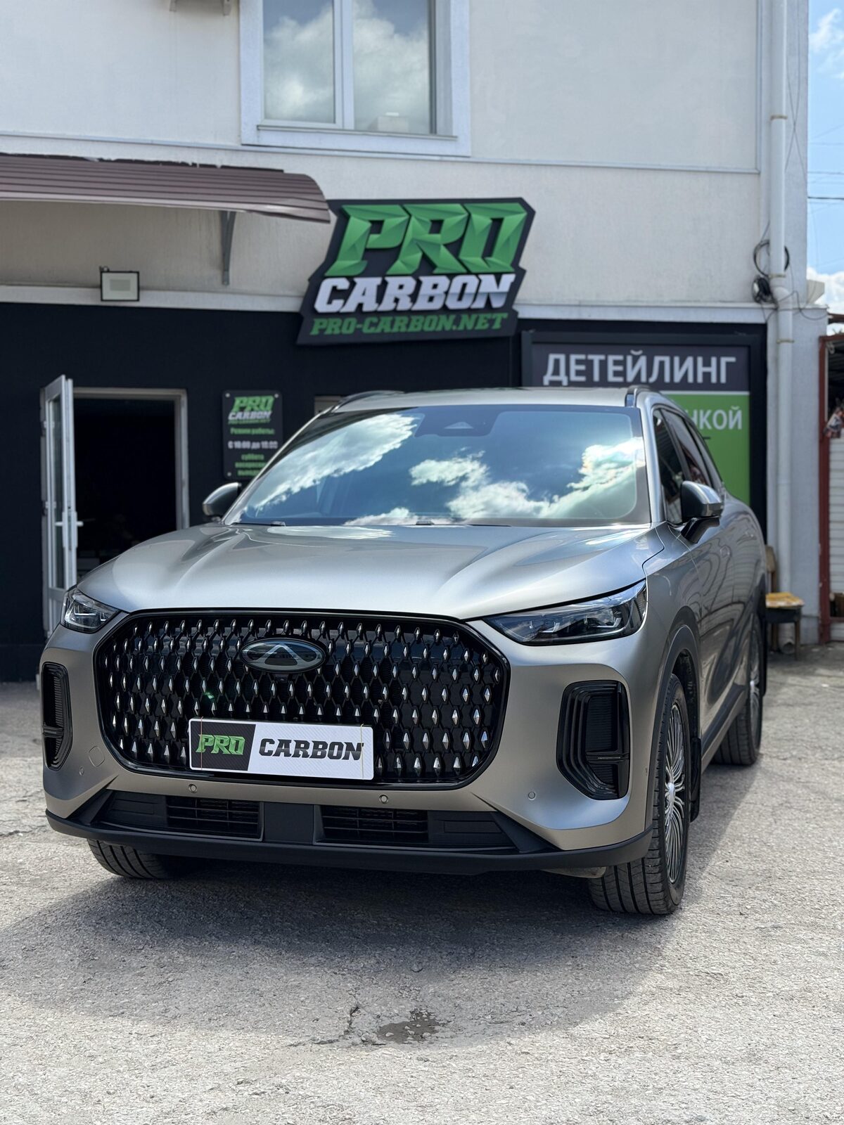 Chery Tiggo 9 в плёнке Silver мат — вид спереди
