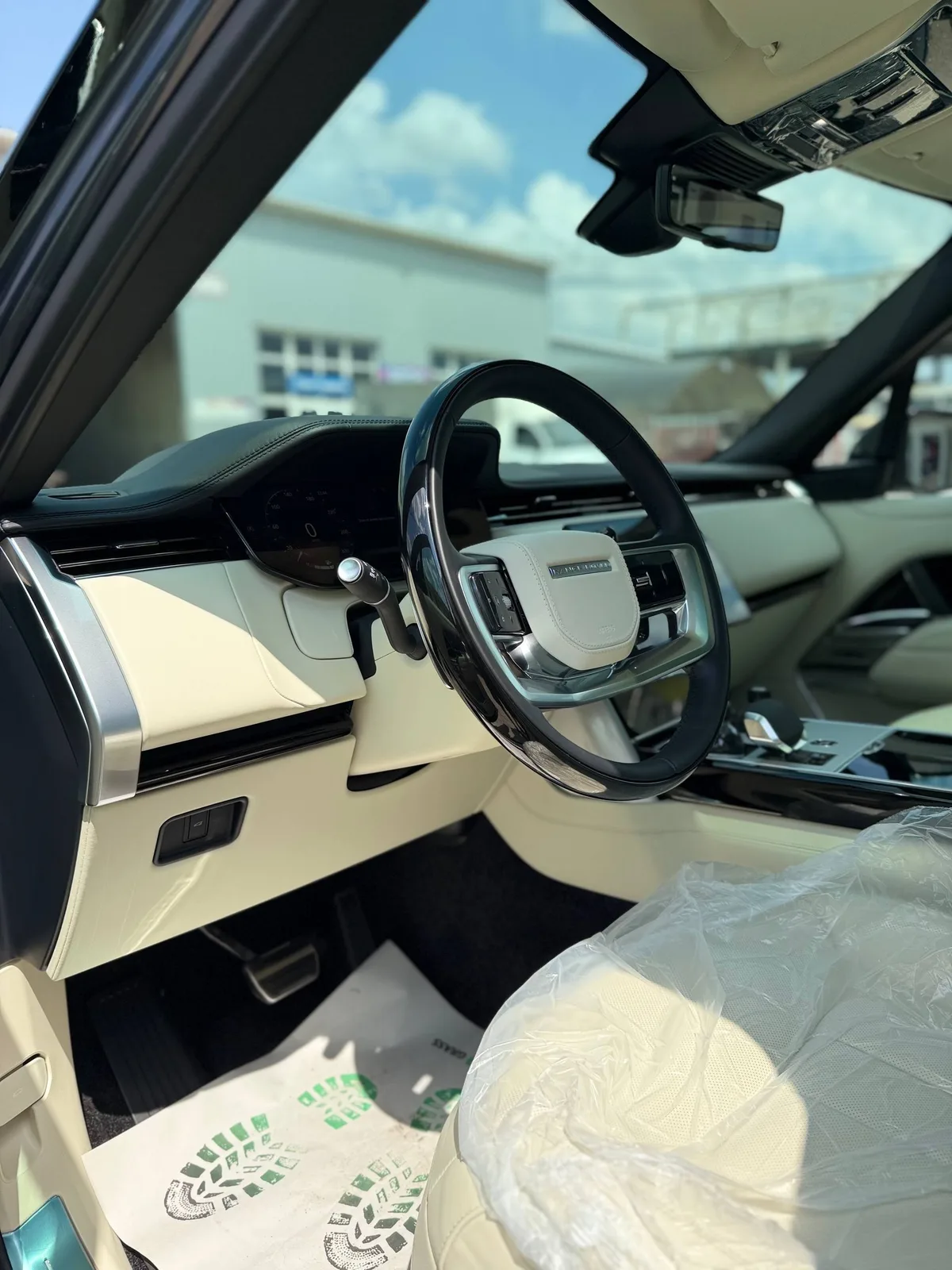 Range Rover: полная защита кузова и салона 11 Кожаный салон Range Rover после чистки и керамики