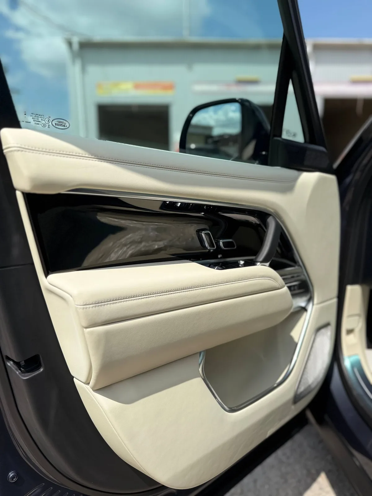 Range Rover: полная защита кузова и салона 13 Карта передней двери Range Rover после чистки и керамики