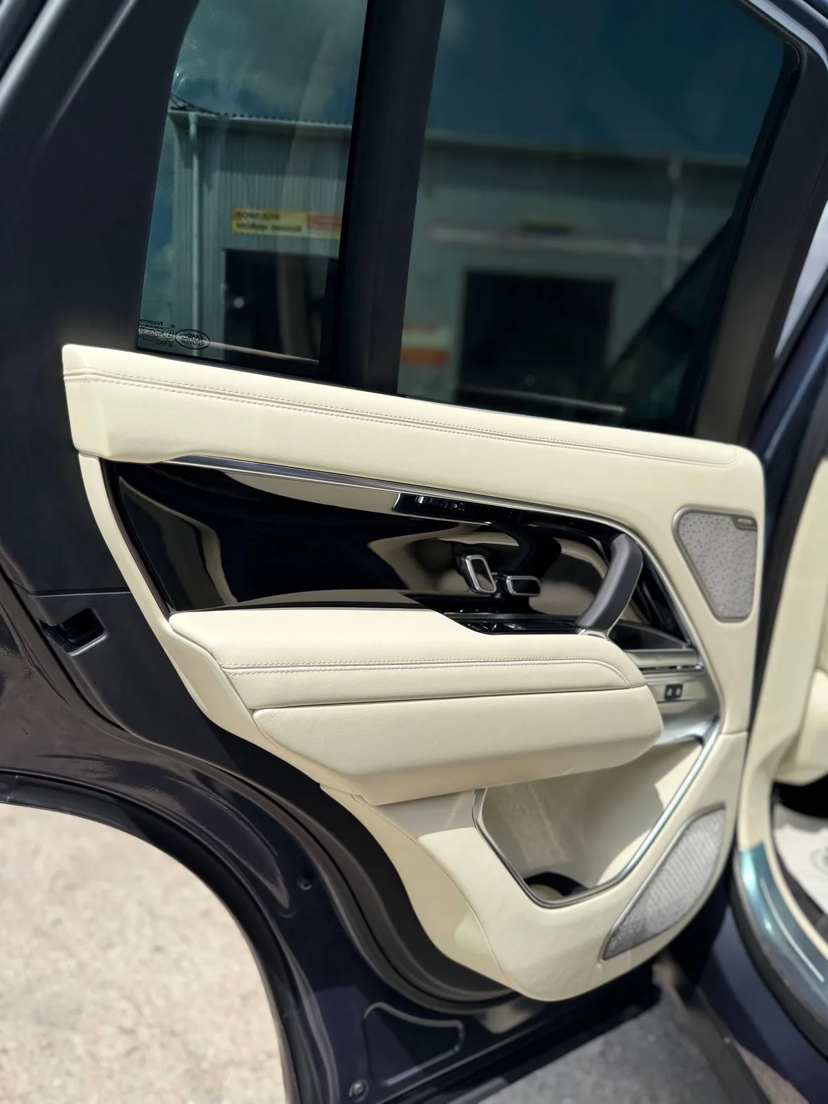 Range Rover: полная защита кузова и салона 14 Карта задней двери Range Rover после чистки и керамики