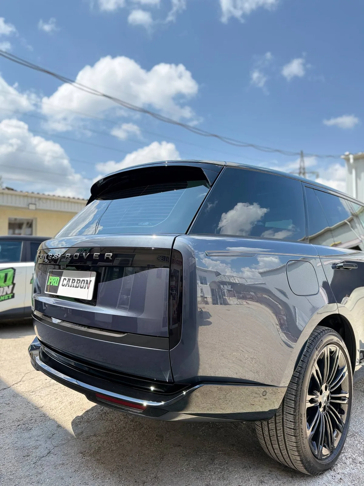 Range Rover: полная защита кузова и салона 6 Range Rover после полной оклейки, вид сзади