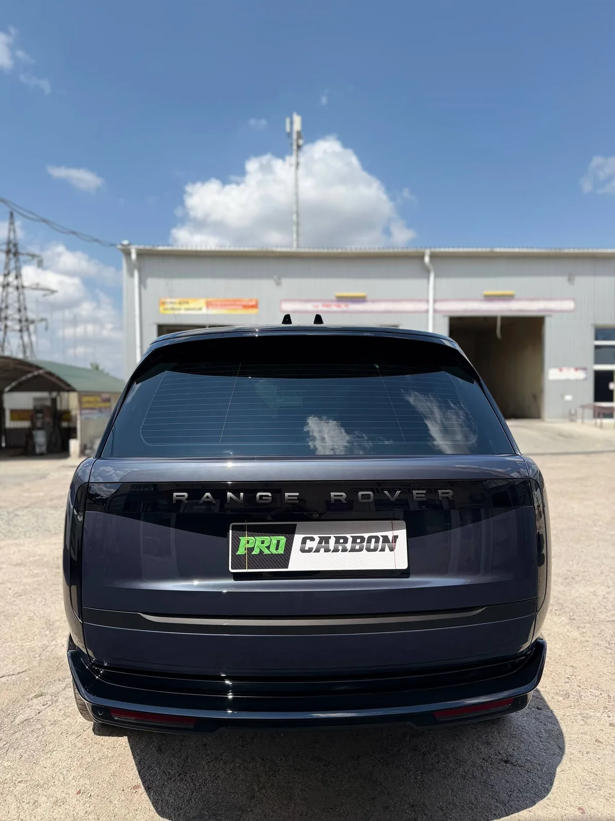 Range Rover: полная защита кузова и салона 8 Range Rover после оклейки и тонировки, вид сзади